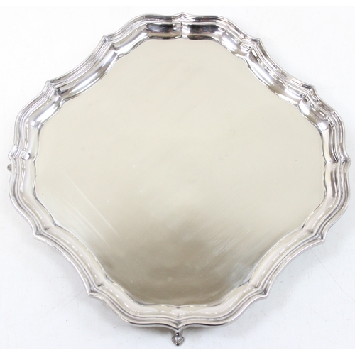 1097 - An early 20th century silver plated salver or card tray by Goldsmiths & Silversmiths Company, 26cm w... 