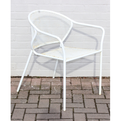 349D - A white painted wirework garden table and 4 chairs, the table approx 100cm in diameter x 72cm tall