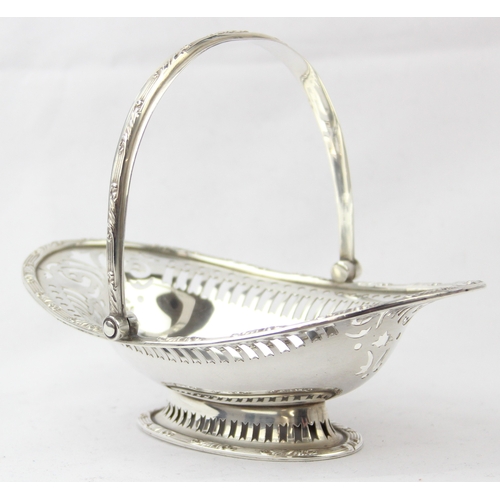 1017 - [164.02g] - an antique pierced swing handle basket, marked for London 1914 by Goldsmiths & Silversmi... 