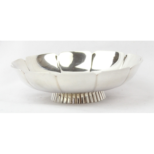 1018 - [132.35g] - a retro silver bowl formed as a flower on textured foot, Birmingham 1969 by Deakin & Fra... 