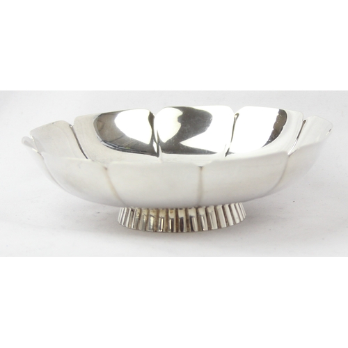 1018 - [132.35g] - a retro silver bowl formed as a flower on textured foot, Birmingham 1969 by Deakin & Fra... 