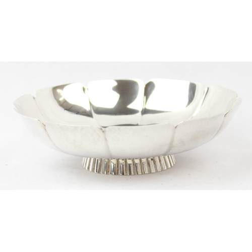 1018 - [132.35g] - a retro silver bowl formed as a flower on textured foot, Birmingham 1969 by Deakin & Fra... 