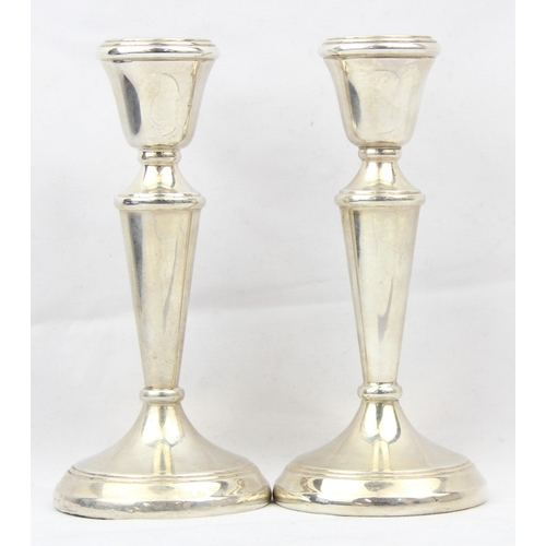 1099 - A pair of plain silver candlesticks, Birmingham 1982 by M Kamin & Co Ltd, 14cm tall, 269.82g gross, ... 