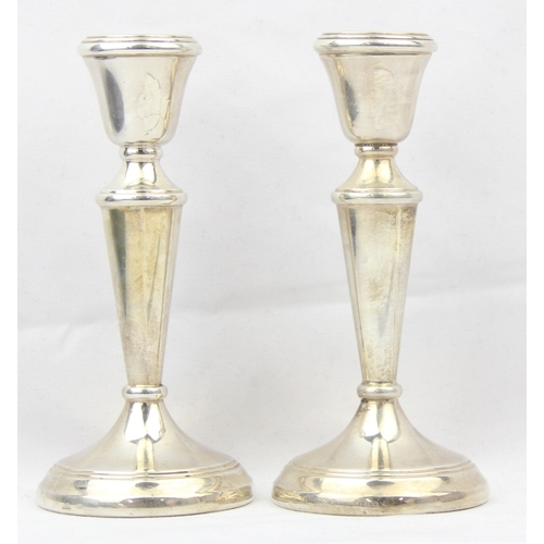 1099 - A pair of plain silver candlesticks, Birmingham 1982 by M Kamin & Co Ltd, 14cm tall, 269.82g gross, ... 