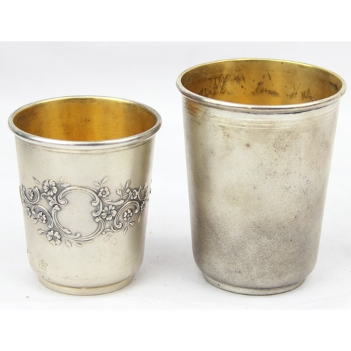 1099G - [70.44g] - 2 antique silver shot cups with gilt lined interiors and matte finish, both indistinctly ... 