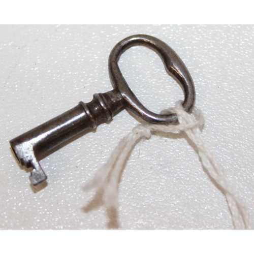 38 - A Georgian oak kneehole desk, one long drawer over six short drawers with cupboard, brass fittings a... 