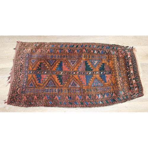 203 - Mix of textile items to incl a vintage red ground Turkoman rug, hand knotted (212cm x 114cm), 2 othe... 