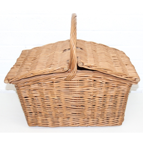 273 - Two vintage wicker picnic baskets to incl hamper basket with handle to incl melamine contents, and w... 