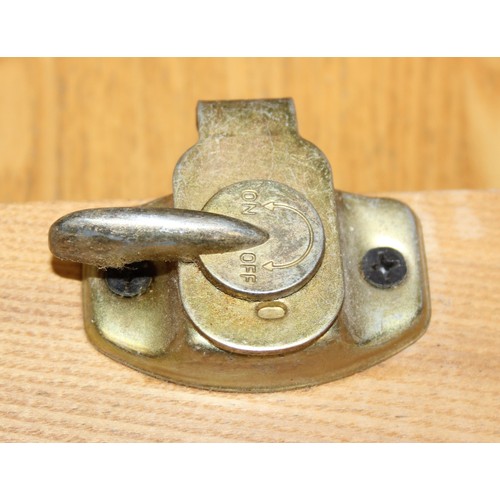 73 - A modern light oak extending dining table with single extra leaf, 133cm extending to 169cm x 92cm x ... 