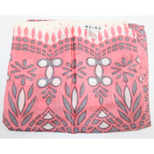 205 - Qty of mixed ladies' scarves, many labelled 100% silk but most suspected to be silk, to incl example... 