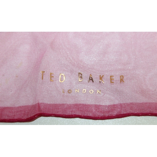 205 - Qty of mixed ladies' scarves, many labelled 100% silk but most suspected to be silk, to incl example... 