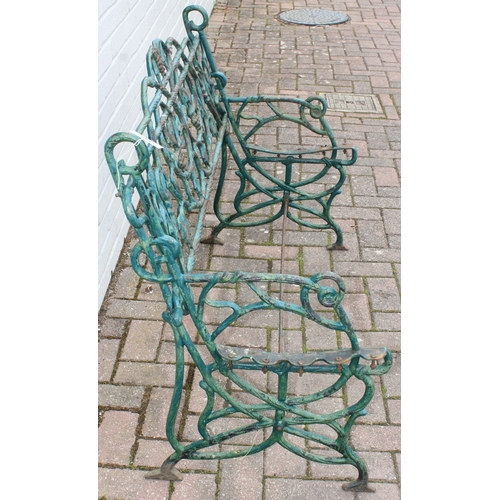 300 - A vintage cast iron garden bench frame in the manner of Coalbrookdale, formed as swirling vines with... 