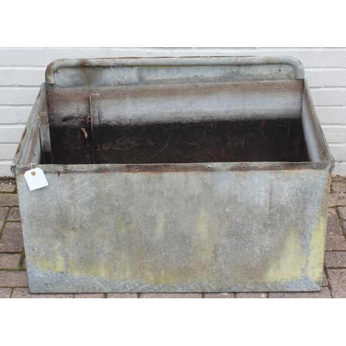 301 - A vintage galvanised metal water tank or feeding trough, ideal planter, 94cm x 61cm x 57cm