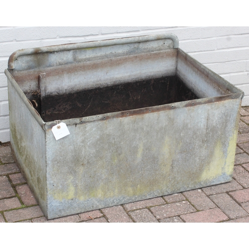 301 - A vintage galvanised metal water tank or feeding trough, ideal planter, 94cm x 61cm x 57cm