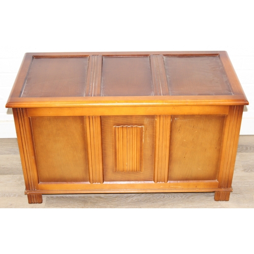 102 - A vintage oak effect blanket box or ottoman, 94cm x 46cm x 52cm