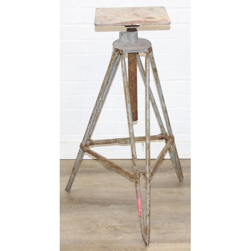 96 - An Alec Tiranti of London, a Scopas Student Stand or pottery sculpture stand, on industrial tripod b... 