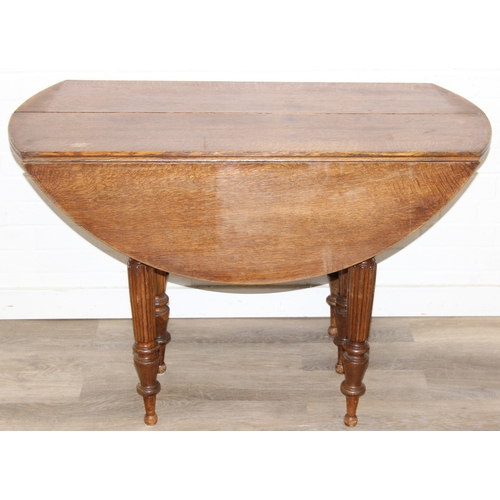 178 - A large extending Oak dining table with reeded supports and drop ends, 113cm x 62cm (raising to 116c... 