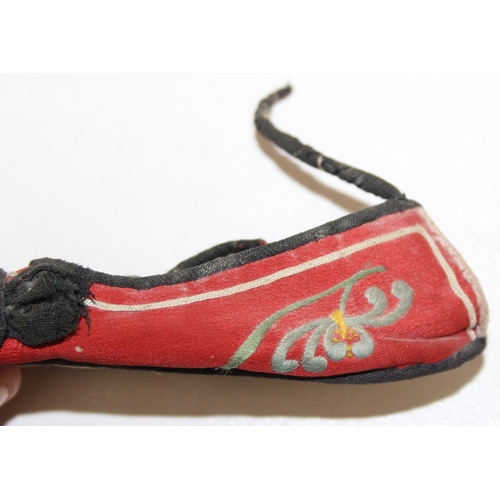 215 - A pair of Chinese embroidered silk 