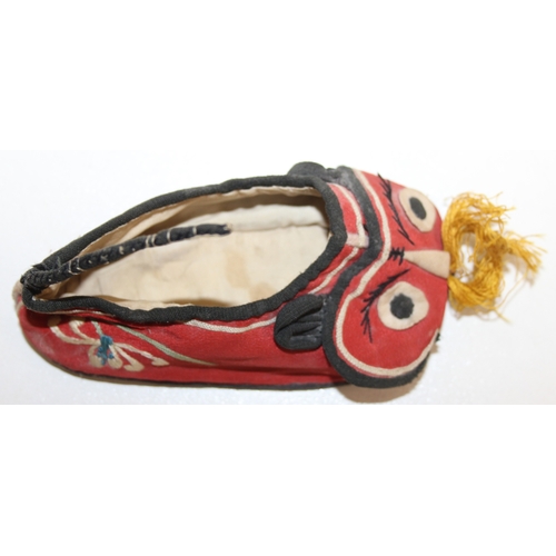 215 - A pair of Chinese embroidered silk 