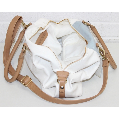 218 - 2 vintage leather bags to incl a black satchel style/briefcase hand bag and a cream and beige larges... 