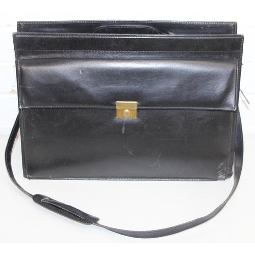 218 - 2 vintage leather bags to incl a black satchel style/briefcase hand bag and a cream and beige larges... 