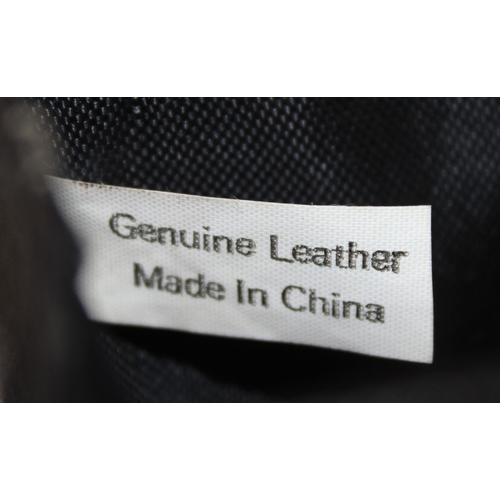 218 - 2 vintage leather bags to incl a black satchel style/briefcase hand bag and a cream and beige larges... 