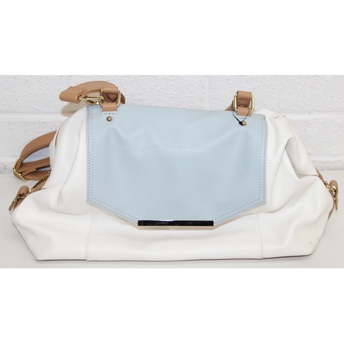 218 - 2 vintage leather bags to incl a black satchel style/briefcase hand bag and a cream and beige larges... 