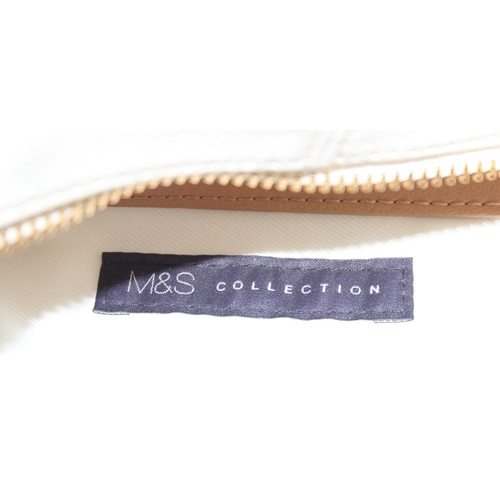 218 - 2 vintage leather bags to incl a black satchel style/briefcase hand bag and a cream and beige larges... 