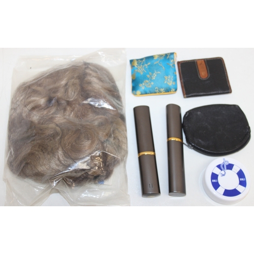 220 - Mix of vintage items to incl small clutch bag, black jewellery box with multi-compartments, hats, wi... 