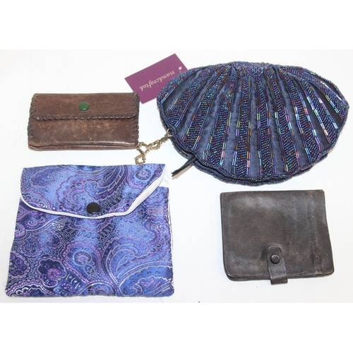 220 - Mix of vintage items to incl small clutch bag, black jewellery box with multi-compartments, hats, wi... 