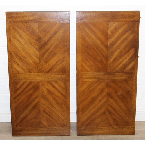 86 - An early 20th century walnut extending dining table with decorative Spanish Baroque style base, with... 