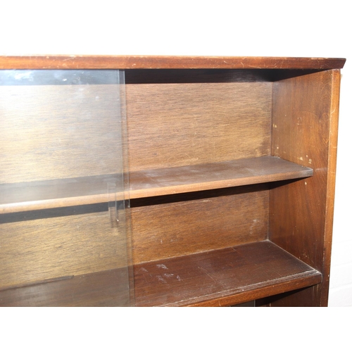 93 - Mid-20th century oak bookcase with two sets of glass sliding doors, 91cm x 25cm x 113cm