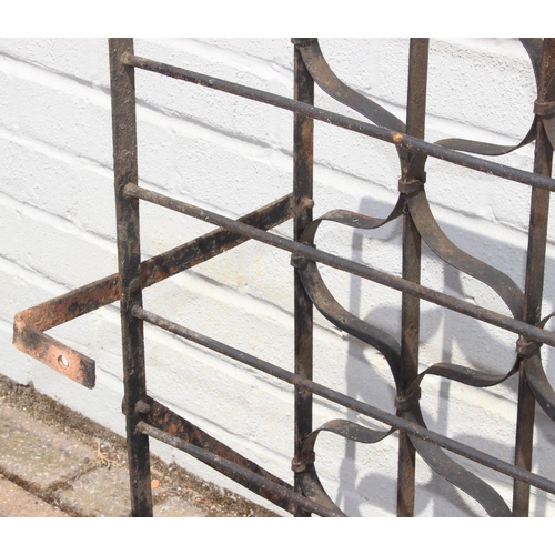 323 - Vintage wrought iron wall mountable 80 bottle wine rack, 103cm x 35cm x 75cm
