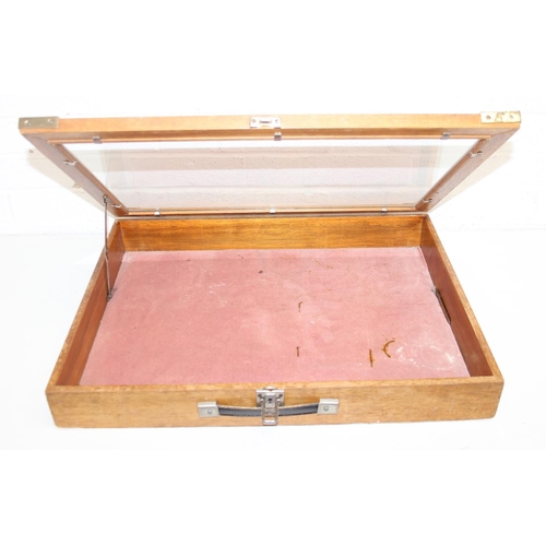 296 - Tabletop glazed display case with metal reinforced corners & carry handle, ideal display case for an... 