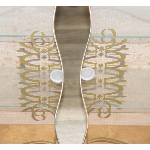 62 - A retro 1950's display or cocktail cabinet with mirror front and glass shelves, 91cm x 28cm x 93cm