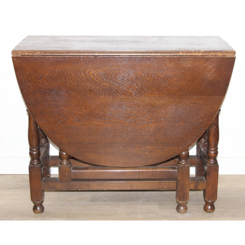 82 - A 17th century style Oak gate-leg table with turned legs, 92cm x 41cm (137cm when open) x 77cm
