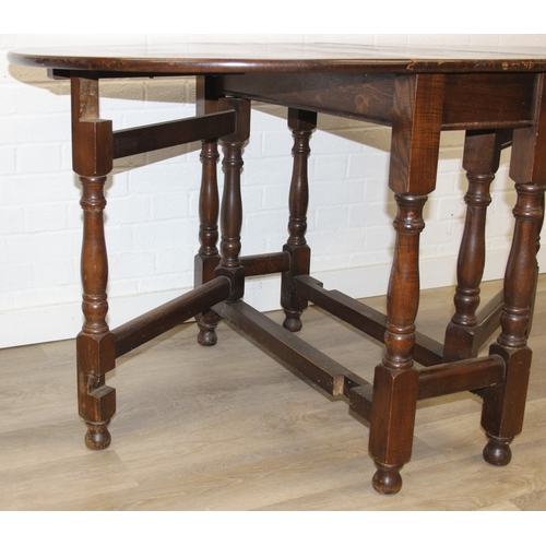 82 - A 17th century style Oak gate-leg table with turned legs, 92cm x 41cm (137cm when open) x 77cm