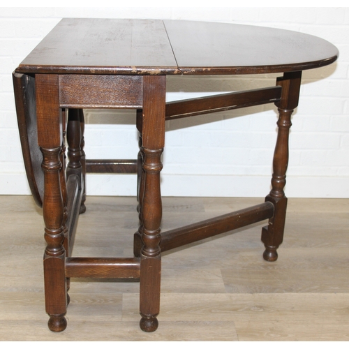 82 - A 17th century style Oak gate-leg table with turned legs, 92cm x 41cm (137cm when open) x 77cm