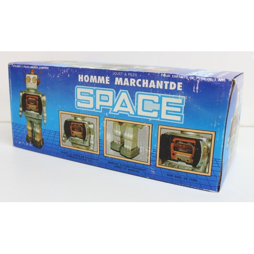 687 - Retro toy robot Space Walk Man, battery operated  with original box, the box measures 17cm x 13cm x ... 