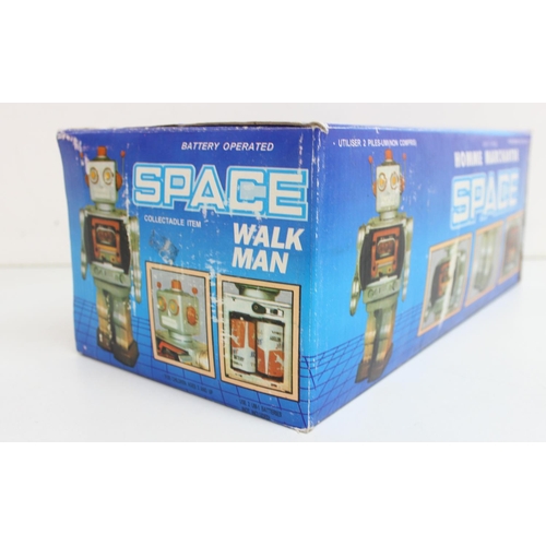 687 - Retro toy robot Space Walk Man, battery operated  with original box, the box measures 17cm x 13cm x ... 
