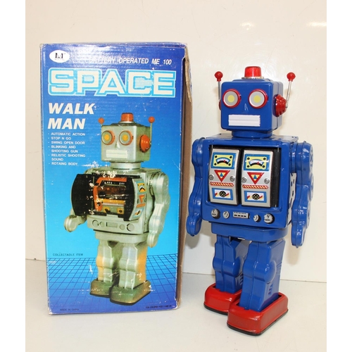 687 - Retro toy robot Space Walk Man, battery operated  with original box, the box measures 17cm x 13cm x ... 