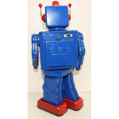687 - Retro toy robot Space Walk Man, battery operated  with original box, the box measures 17cm x 13cm x ... 