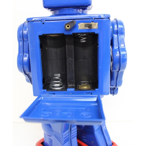 687 - Retro toy robot Space Walk Man, battery operated  with original box, the box measures 17cm x 13cm x ... 