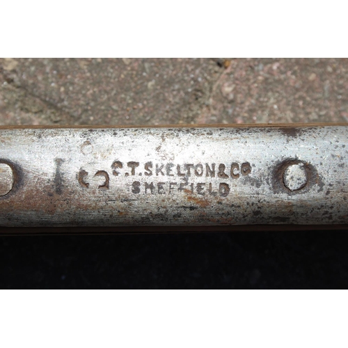 304 - Three vintage wooden handled garden tools, two shovels and a CT Skelton of Sheffield fork [3]