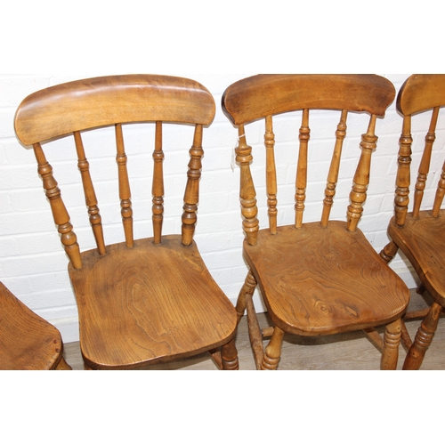 67 - A set of five antique farmhouse kitchen chairs with elm seats, turned spindle backs, each 89cm tall ... 