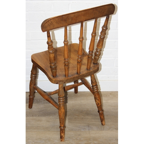 67 - A set of five antique farmhouse kitchen chairs with elm seats, turned spindle backs, each 89cm tall ... 
