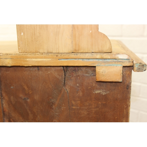 71 - A Victorian pine dressing chest with mirror top and two over two drawers to base, 88cm x 51cm x 152c... 