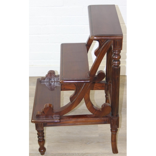 85 - A pair of Georgian style mahogany library steps with three treads and turned legs, 46cm x 50cm x 79c... 