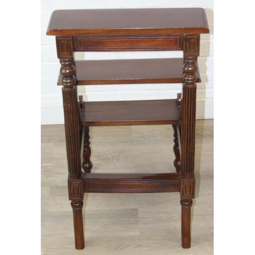 85 - A pair of Georgian style mahogany library steps with three treads and turned legs, 46cm x 50cm x 79c... 