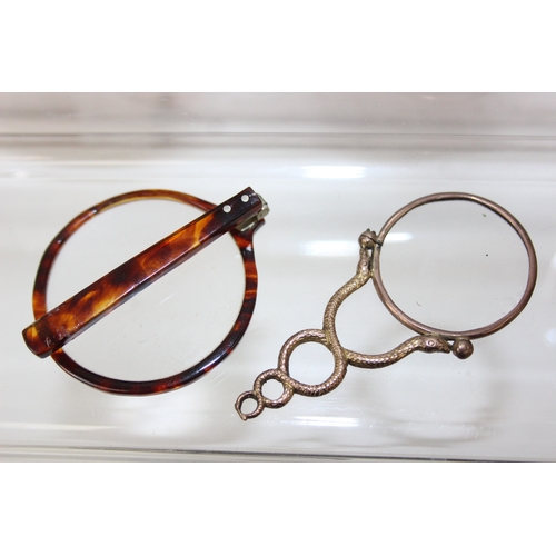 Qty of assorted interesting small curios and collectables to inc two ...